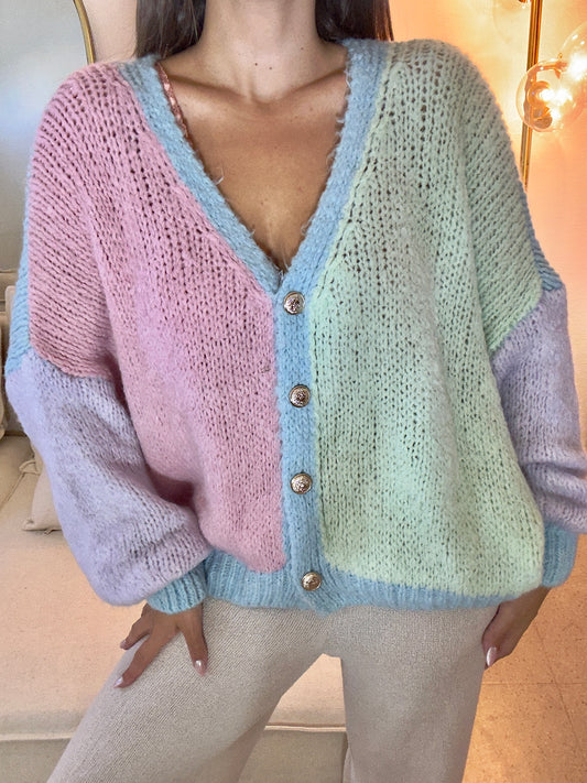 #5 - Gilet pastel à boutons dorés